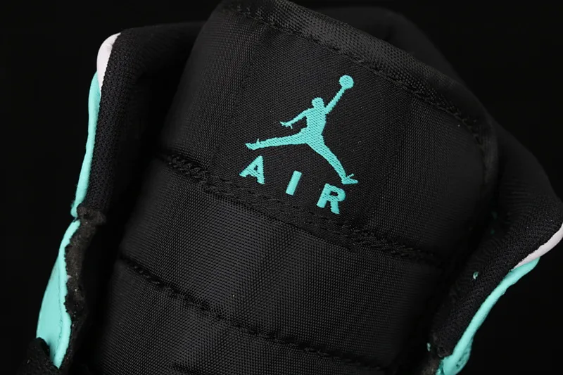 All categories Air Jordan Jordan series basketball shoes Air Jordan 1 Mid Air Jordan 1 Mid AJ1 Joe 1 black and white blue Zhongbang basketball shoes 554724-132